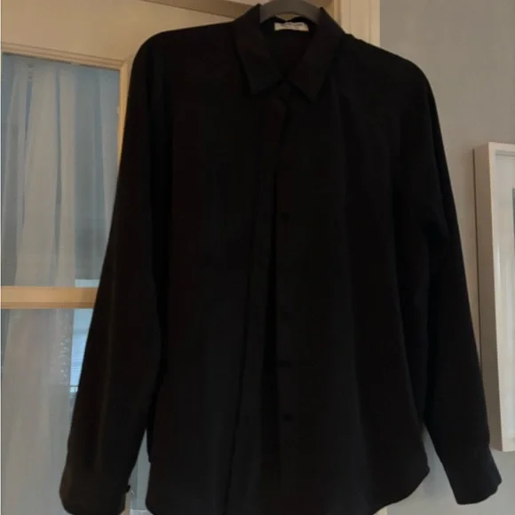 Everlane Women’s Silk Black Button Down Shirt - Picture 2 of 2